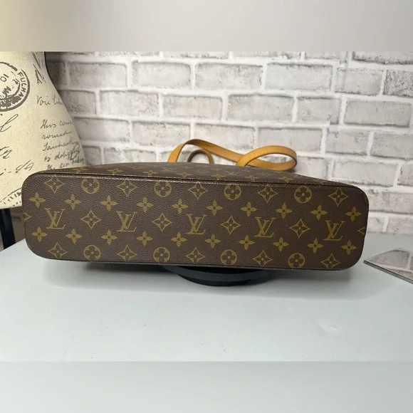 Louis Vuitton Luco M51155 Monogram Canvas Shoulder Tote Bag Zip Close Brown EUC - Picture 4 of 11